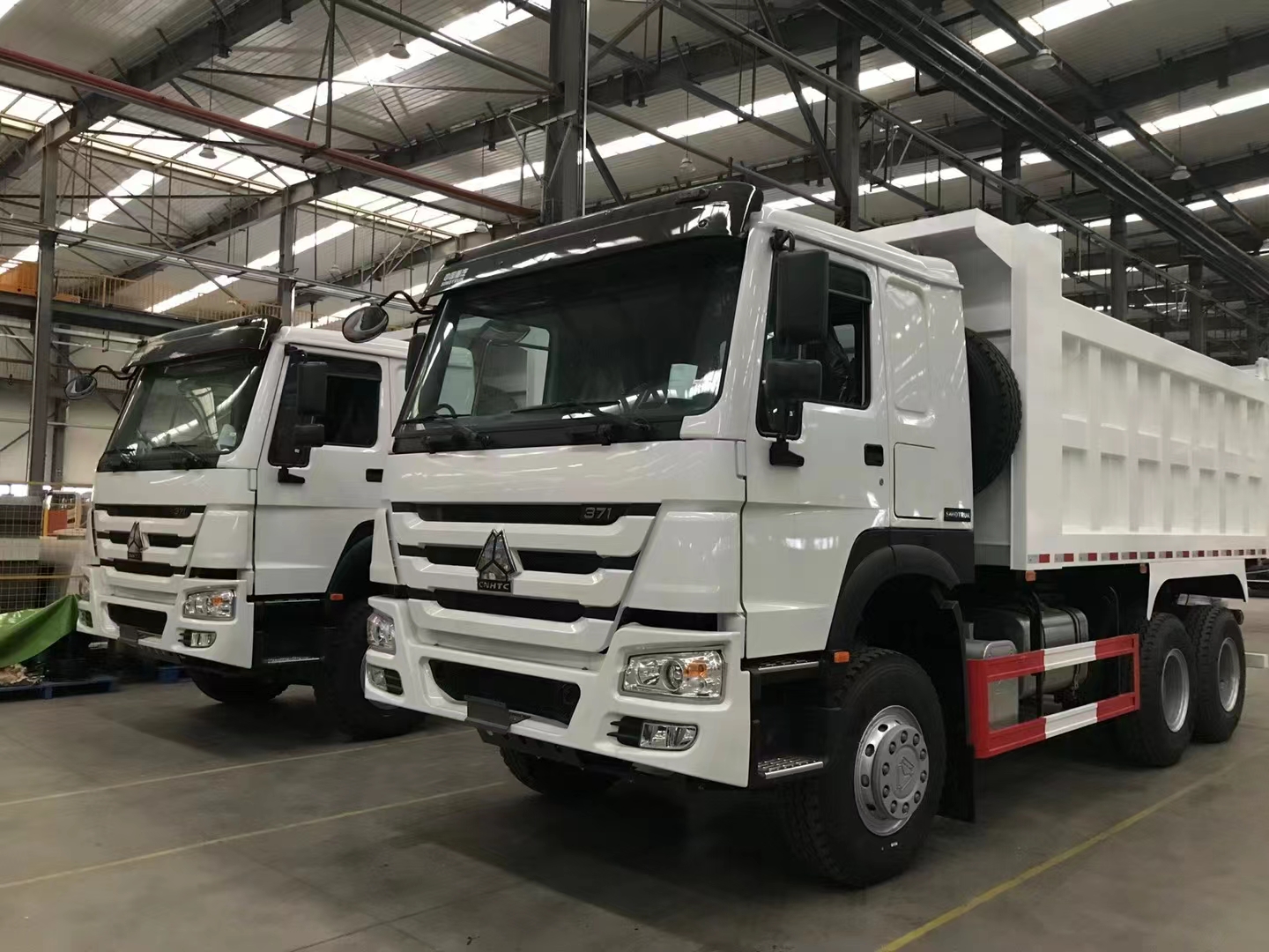 Sinotruk HOWO 6*4 ダンプトラックは納車準備完了