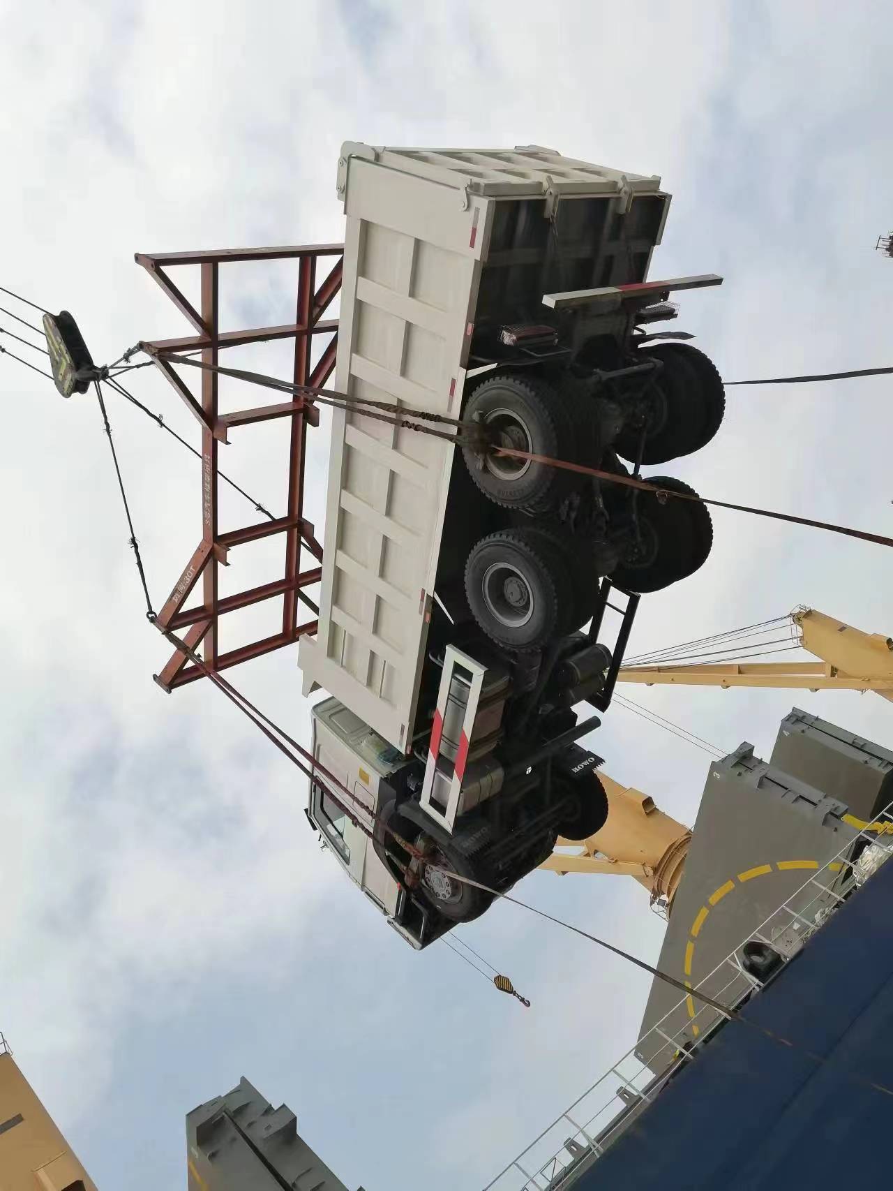 Sinotruk HOWO 6*4 ダンプトラックは出荷準備完了