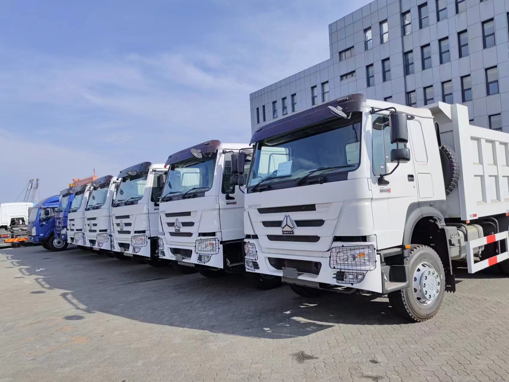 Sinotruk Howo 6*4ダンプトラックは配達の準備ができています